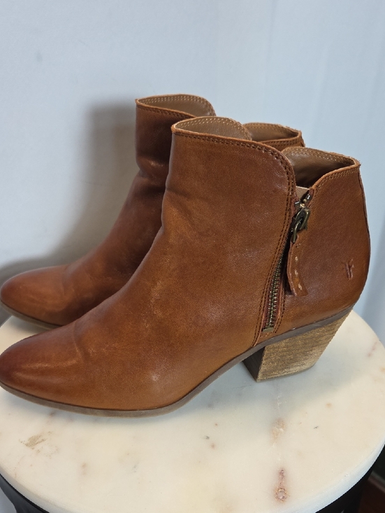 Frye Shoes - Frye Women's Tan Leather Ankle Booties with Side Zip Size 7